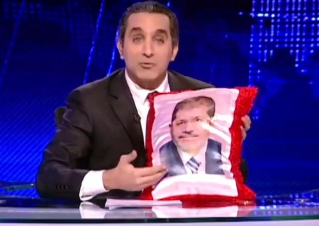 An arrest warrant has been issued in Egypt for popular political satirist Bassem Youssef for allegedly insulting Islam and President Mohamed Morsi