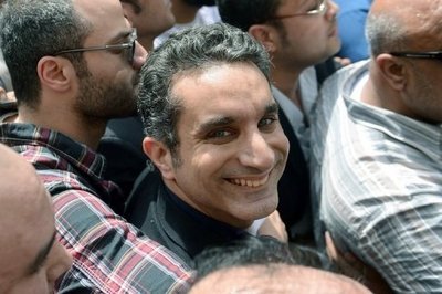 Egyptian satirist Bassem Youssef has been released on bail, after being questioned by prosecutors over allegations he insulted Islam and President Mohamed Morsi