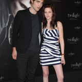 Robert Pattinson is said to have banned Kristen Stewart from visiting him while he's working on his latest project in Australia, which will keep them apart for seven weeks