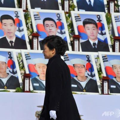 South Korea's President Park Geun-hye spoke in Daejeon, where the 46 sailors who died when the Cheonan warship sank on 26 March 2010 are buried