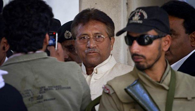 A Pakistani court has ordered the arrest of ex-military ruler Pervez Musharraf over moves to impose house arrest on judges in March 2007