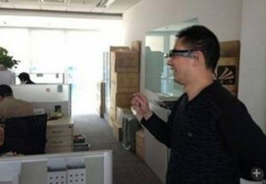 A leaked image taken at Baidu's offices show a person wearing a headset matching the description of Baidu Eye