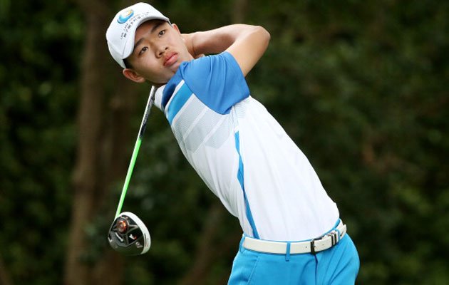 Chinese golfer Guan Tianlang has become the youngest player to make the cut at a major golf tournament at the US Masters in Augusta
