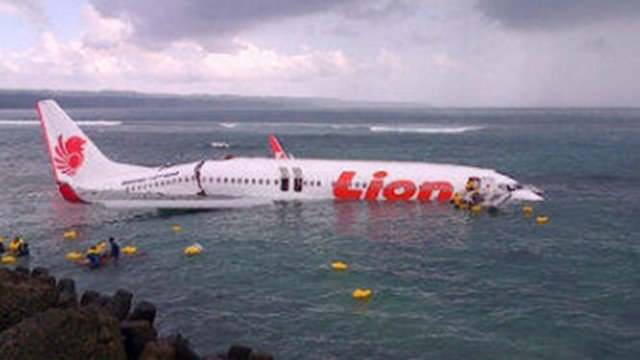 Everyone aboard a Lion Air passenger jet has survived after the plane has overshot a runway and ended up in the sea off Bali