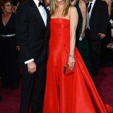 Jennifer Aniston and Justin Theroux have decided to delay their wedding for a few months