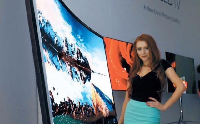 LG Electronics has announced it will begin deliveries of curved OLED television sets in May, making it the first to offer such a product to the public