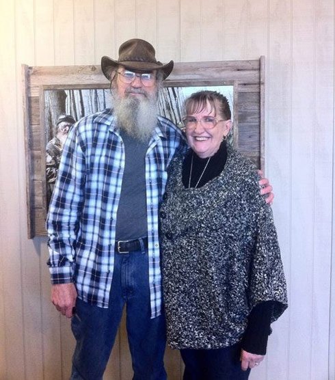 Si Robertson is married for many years to Christine, who isn't featured on the Duck Dynasty reality show