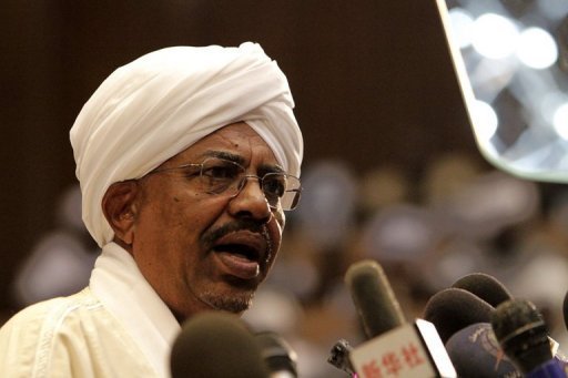 Sudan's President Omar al-Bashir has announced a decision to free all political prisoners in the country