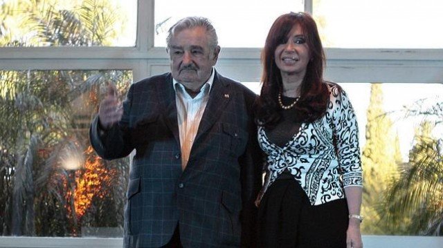 Uruguay’s President Jose Mujica has apologized for apparently referring to Argentine President Cristina Fernandez de Kirchner as an old hag