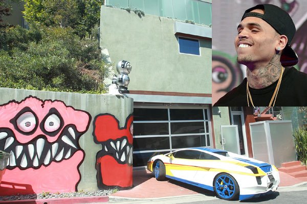 Chris Brown must remove the graffiti art along the front wall of his Hollywood home after his neighbour complained about the artwork 