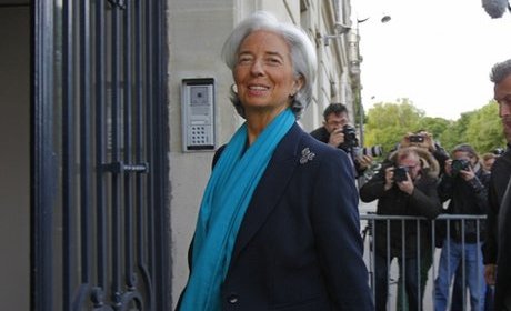 Christine Lagarde has arrived at a court in Paris for questioning over a payout to controversial tycoon Bernard Tapie during her time as finance minister