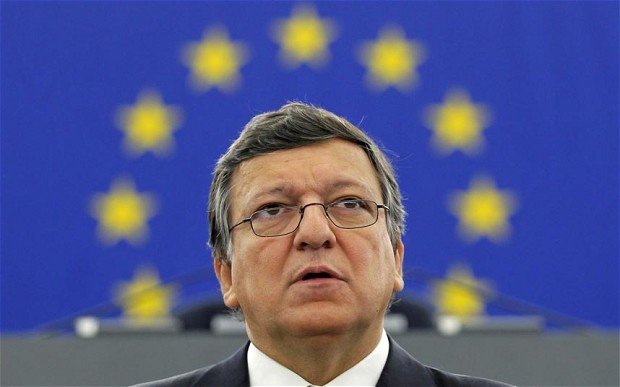 Jose Manuel Barroso said he would urge Wednesday's summit of EU leaders to support automatic exchange of people's earnings data between tax authorities