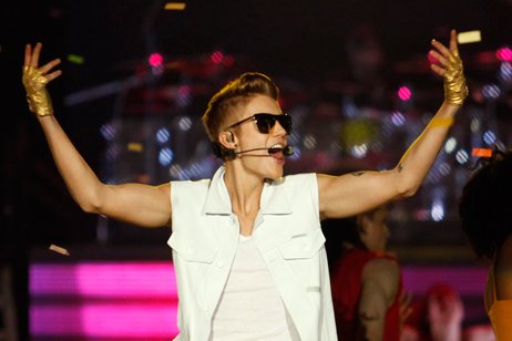 Justin Bieber was attacked by a male fan during a piano performance on Dubai stage on Sunday