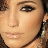 Kelly Brook gave fans a first-hand glimpse of her having her smokey eyes created