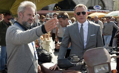 Sam Mendes has resumed talks with the producers of the James Bond films about the possibility of directing the next in the series
