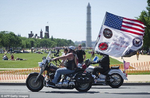 The Washington Mall and the Pentagon rumbled with a quarter of millions of motorcycles on as Rolling Thunder rumbled into the capital