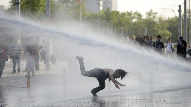 Turkish police have used tear gas and water cannon against protesters occupying Gezi Park in central Istanbul
