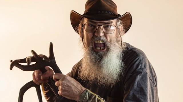 Flextone Game Calls is excited about their new product Black Rack and it nabbed Si Robertson to be the spokesman on the latest commercial