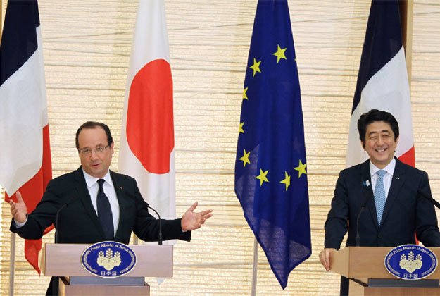 Francois Hollande has made an embarrassing slip of the tongue, confusing Japan and China, as he spoke in French at a news conference in Tokyo