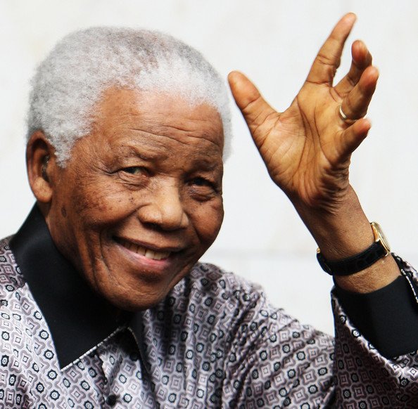 Nelson Mandela remains in a serious but stable condition in a Pretoria hospital