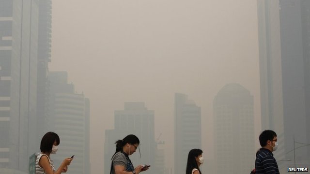 Singapore pollution levels reached a new record high for a third day in a row, as smoky haze from fires in Indonesia shrouded the city state