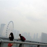 Smog in Singapore soared to hazardous levels again on Thursday, prompting government health warnings