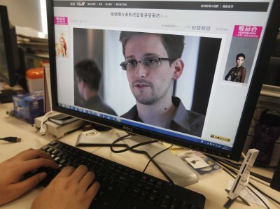 The British government has warned airlines not to allow Edward Snowden to fly to the UK