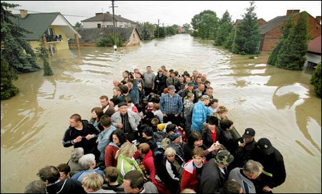 Thousands of people flee their homes as central Europe flood waters rise