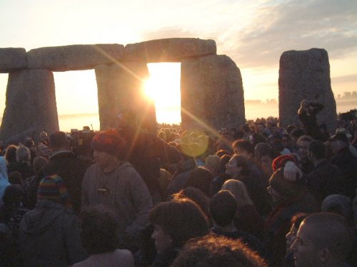 Thousands of people in UK have gathered at Stonehenge for the sunrise on the summer solstice