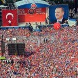 Turkey's Prime Minister Recep Tayyip Erdogan has rallied tens of thousands of supporters in Istanbul