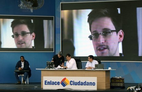 US Vice-president Joe Biden has talked to Ecuador's leader Rafael Correa by phone about fugitive Edward Snowden's bid for asylum