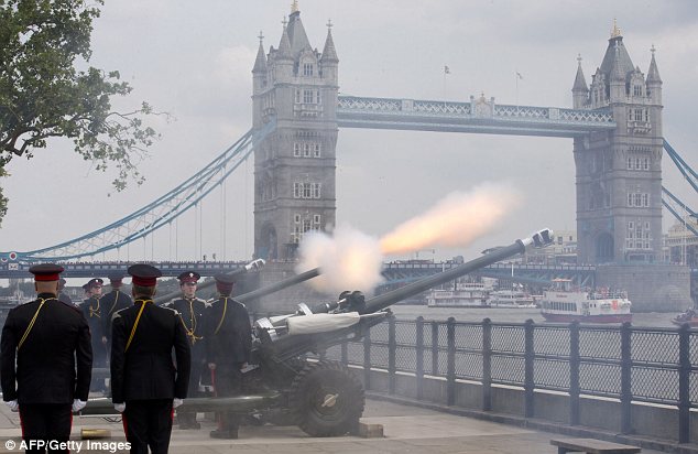 Royal Artillery sound series of gun salutes to mark the birth of the royal baby