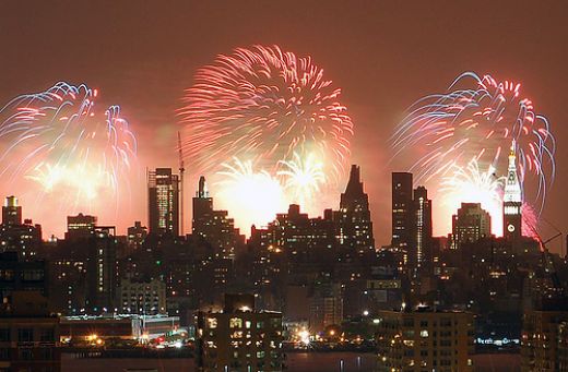 Taking place over the Hudson River, the Macy’s 4th of July Fireworks Spectacular show begins brings out about 2 million spectators every year