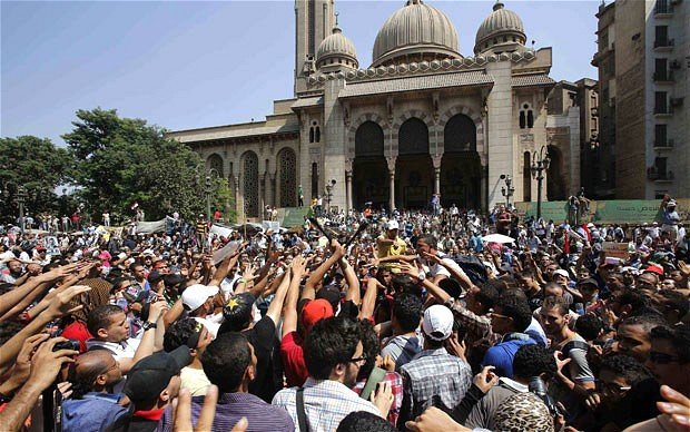 Egypt's security forces have cleared al-Fath mosque in Cairo after a long stand-off with Muslim Brotherhood supporters barricaded inside