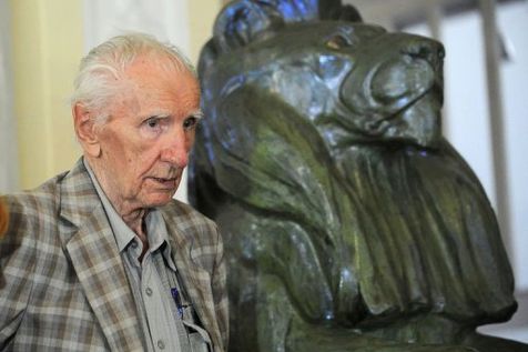 Hungarian Nazi war crimes suspect Laszlo Csatary has died at the age of 98 while awaiting trial