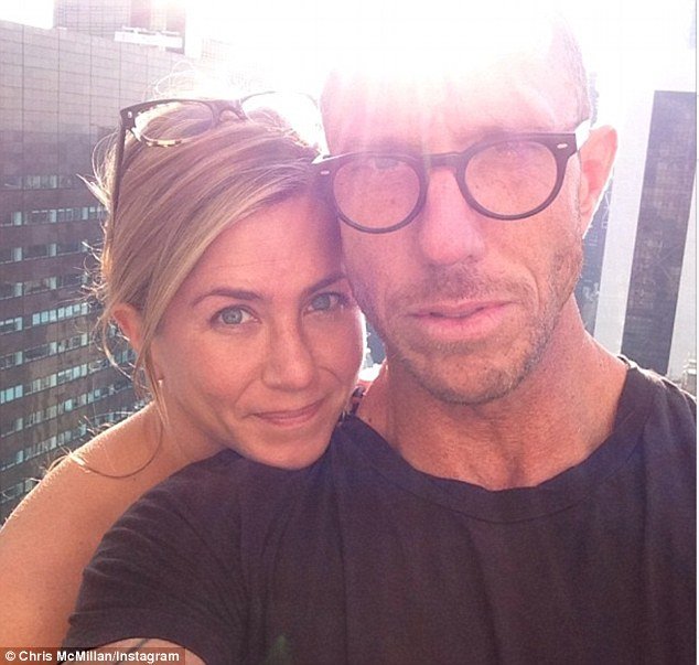 Jennifer Aniston proved she doesn't need make-up to look good 