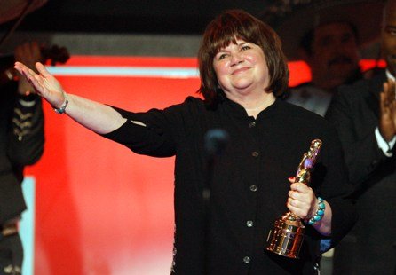 Linda Ronstadt revealed she is facing an uphill battle as she loses her voice to Parkinson’s disease