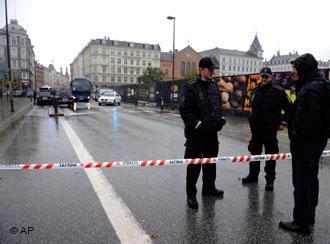 Police evacuated an area of central Copenhagen following the discovery of a parked car with wires attached to it