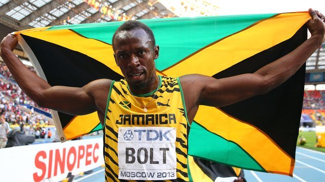 Usain Bolt defended his 200 m title with ease and took his tally of World Championship gold medals to seven