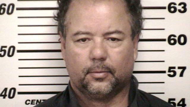 Ariel Castro hanged himself in his prison cell and left notes with Bible verses and the names of his children and grandchildren written beside him