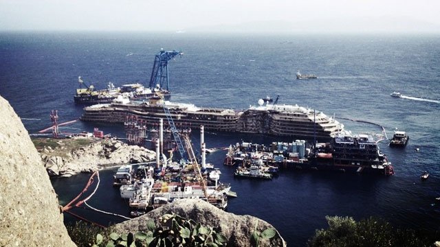 Divers working on the salvage operation of the Costa Concordia have found human remains near wreck