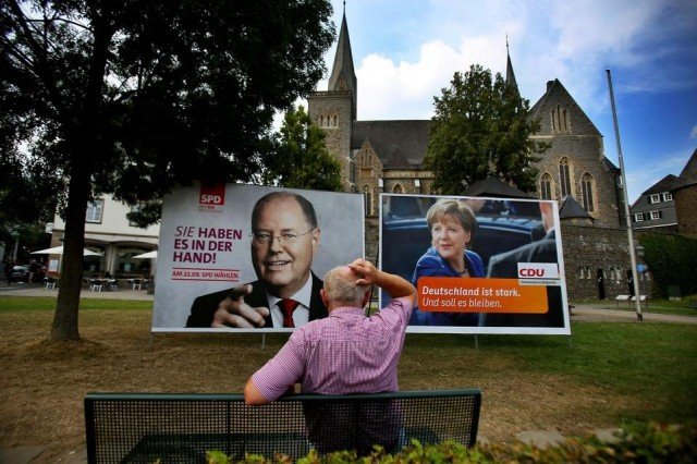 Germany's rival parties, CDU and SDP, are in their final day of campaigning ahead of Sunday's parliamentary elections
