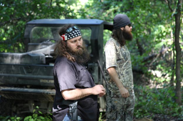 Jase Robertson and his wife Missy are renovating their kitchen, so their own house is temporarily uninhabitable and have to move to his brother Willie’s home