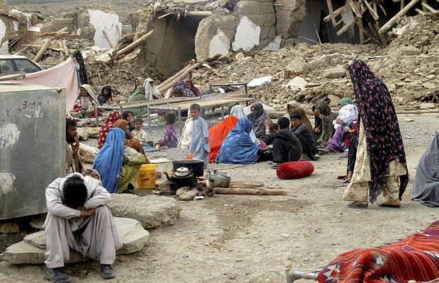 Pakistan earthquake death toll raised to 328 while hundreds more are wounded in south-west province of Balochistan