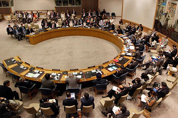 The UN has unanimously voted to adopt a binding resolution on ridding Syria of chemical weapons
