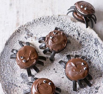 Chocolate spider cookies