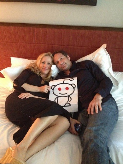 Fans have long suspected that Gillian Anderson (Scully) and David Duchovny (Mulder) are a couple in real life and have been waiting to find photo proof that what they know is true
