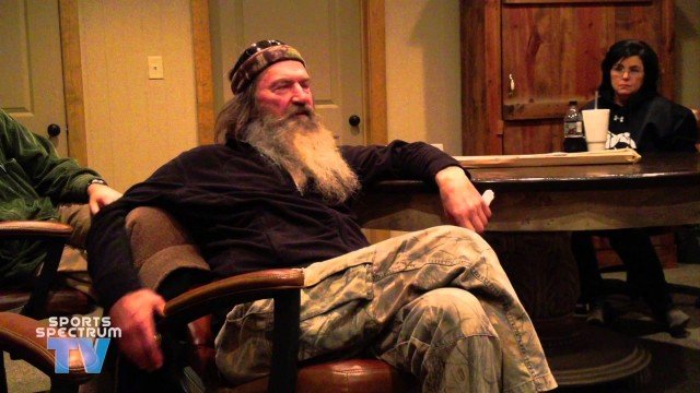 In an interview with Sports Spectrum TV earlier this year that’s only recently gone viral, Phil Robertson admitted that fake bleeps were inserted into the show even though there was no cursing happening