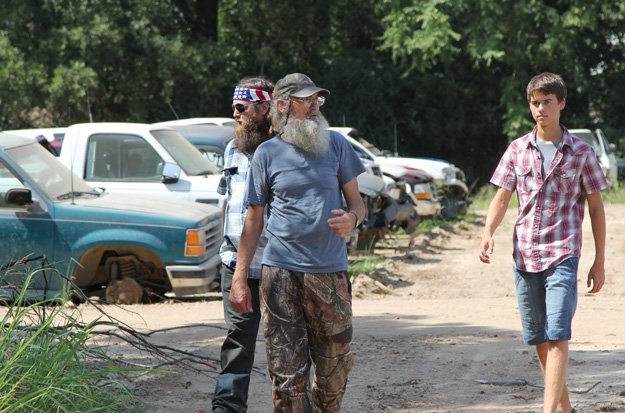 John Luke Robertson totals his father's truck, and Willie Robertson realizes he may be raising the two worst drivers in all of Louisiana