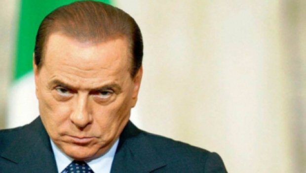 Members of Silvio Berlusconi's party have defied him by calling on MPs to back the Italian coalition government in a confidence vote